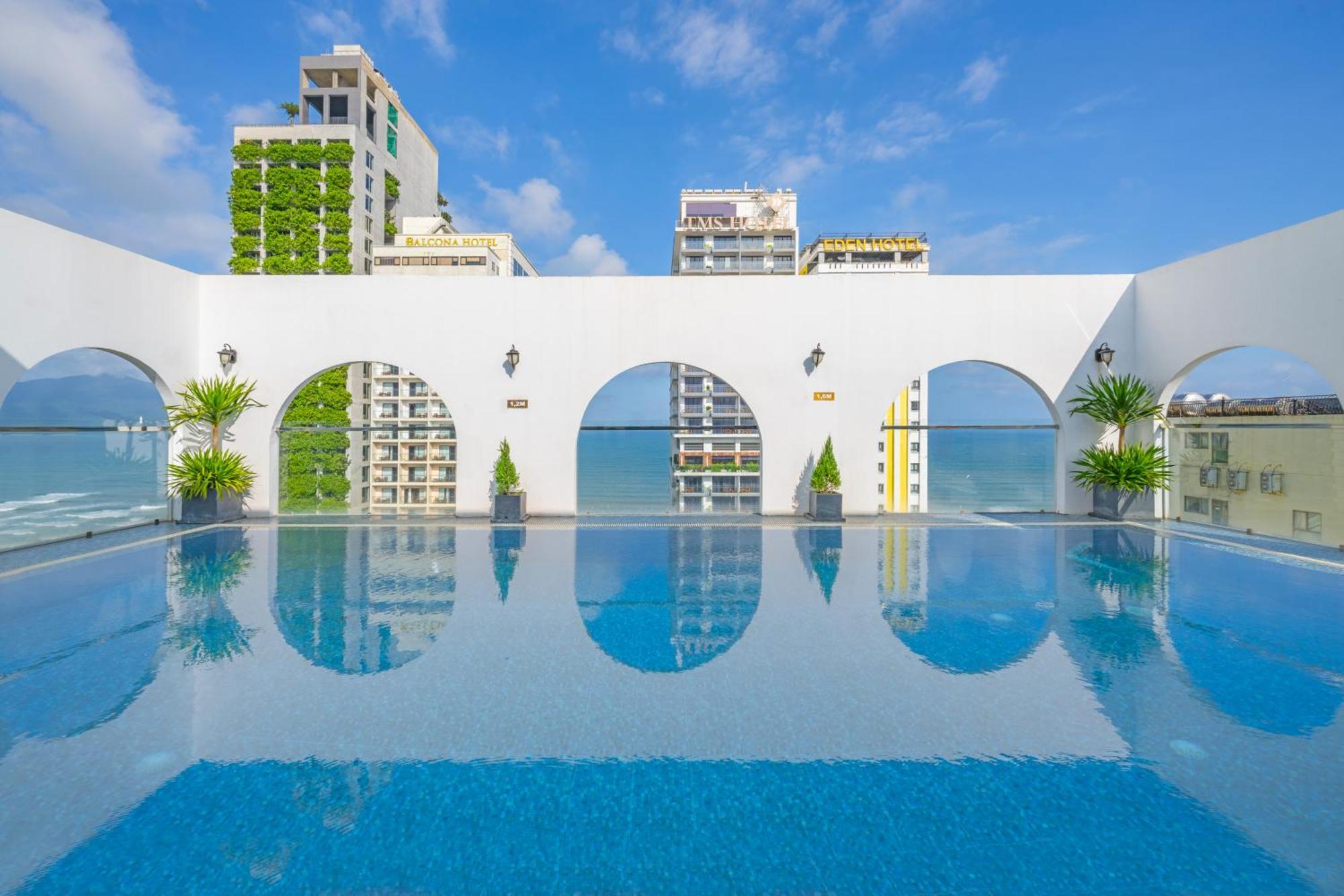 Khách sạn Golden Lotus - Rooftop Bar Sea View Đà Nẵng