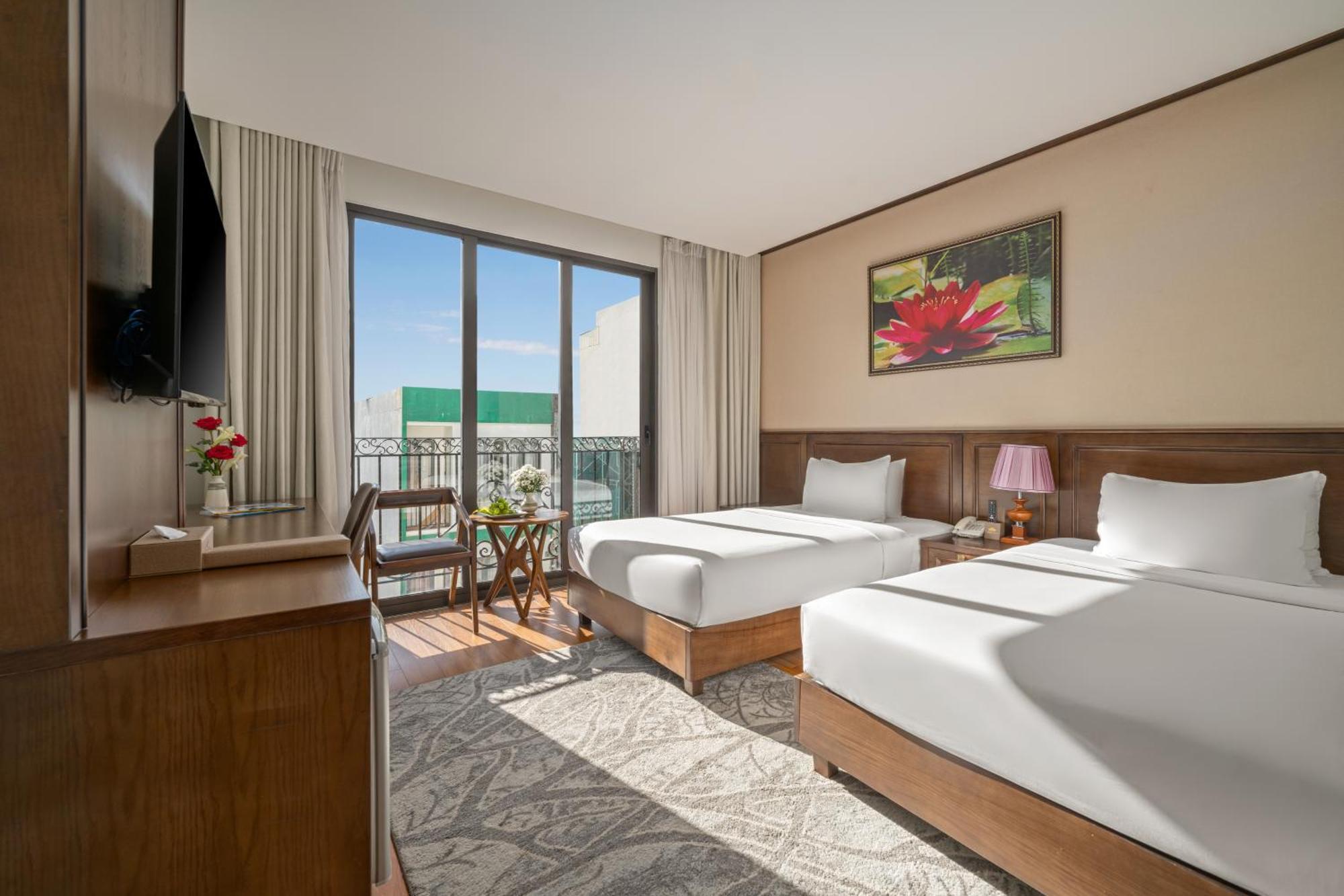 Golden Lotus - Rooftop Bar Sea View Khách sạn 4*